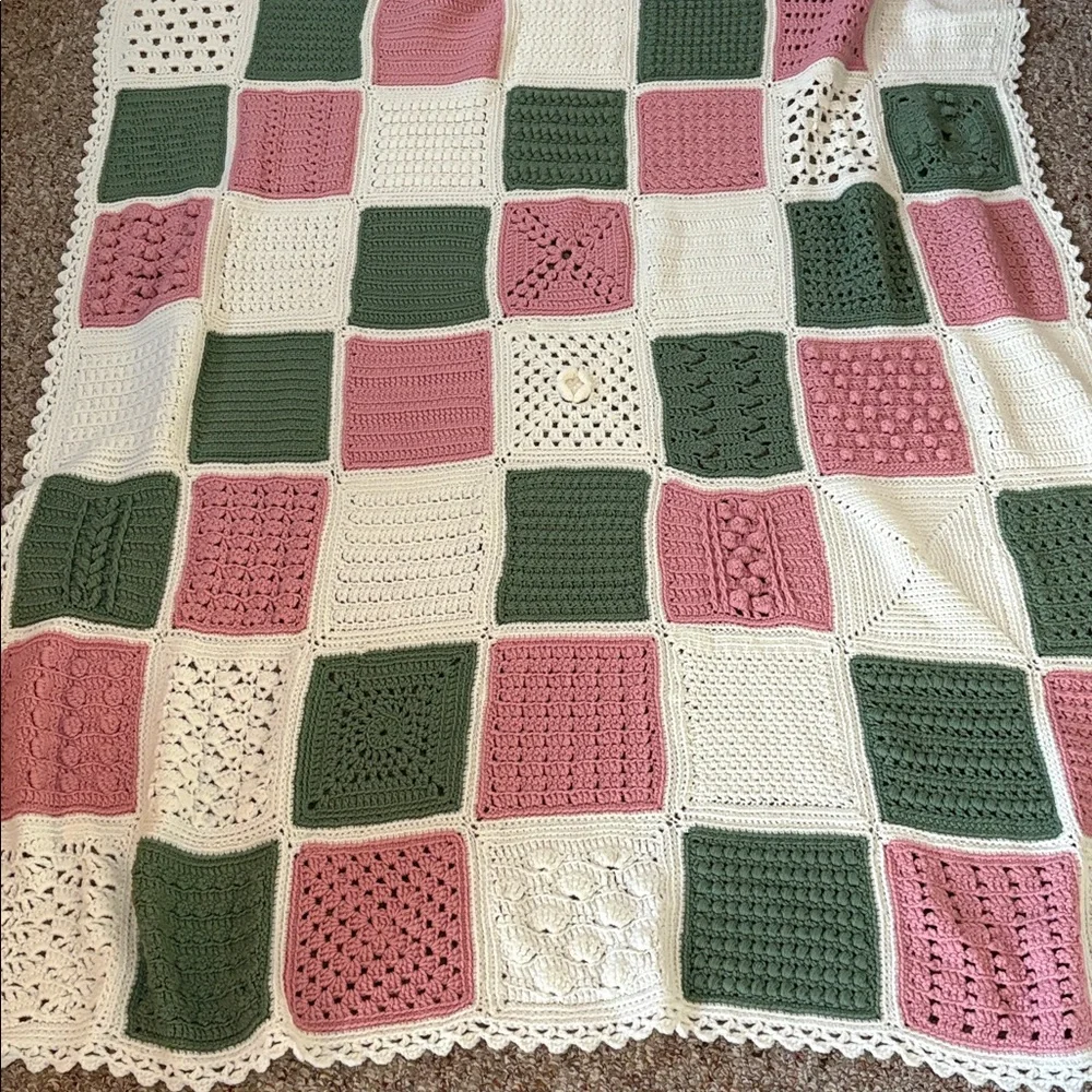 Beautiful Twin Handmade Crochet Patchwork Blanket coverlet rosette center 56x84